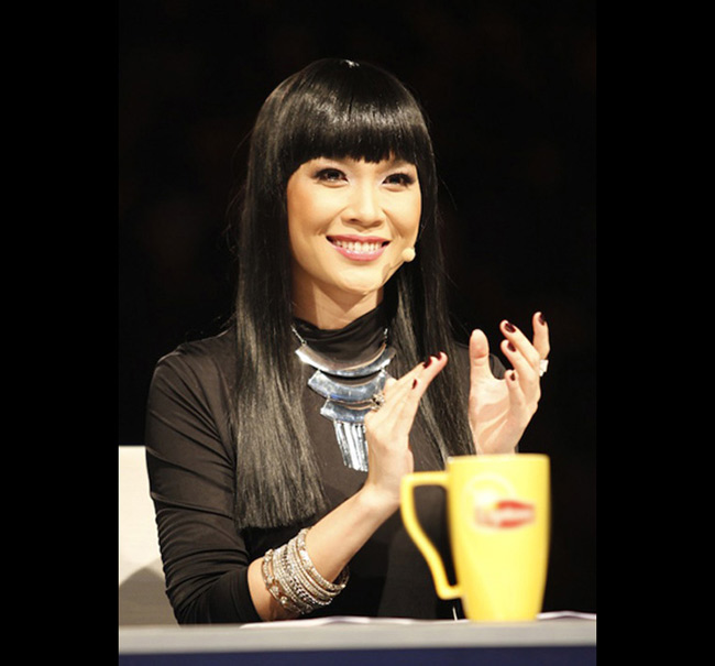 Mỹ Tâm cá tính khi ngồi trên ghế nóng của Vietnam Idol 2012.